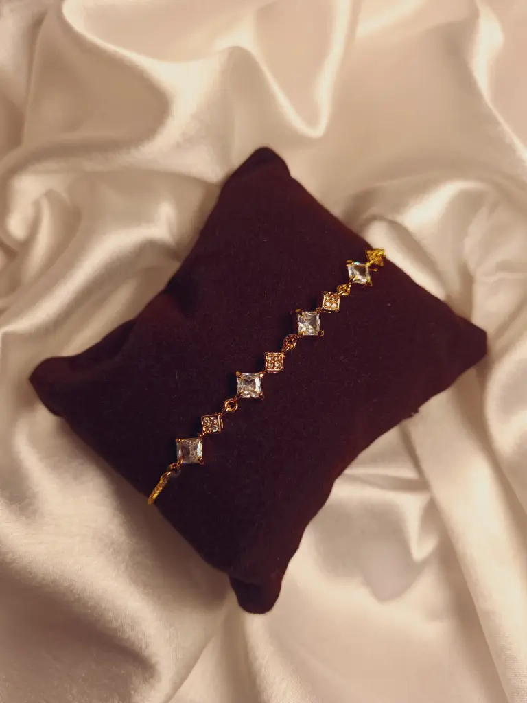 The Apex Purr Bracelet